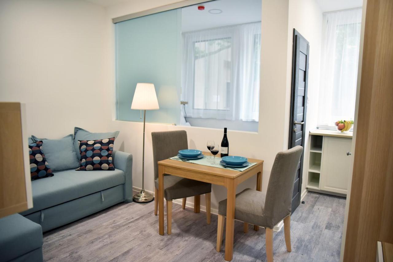 Roomstore Studio Apartments เอ็กเกอร์ ภายนอก รูปภาพ