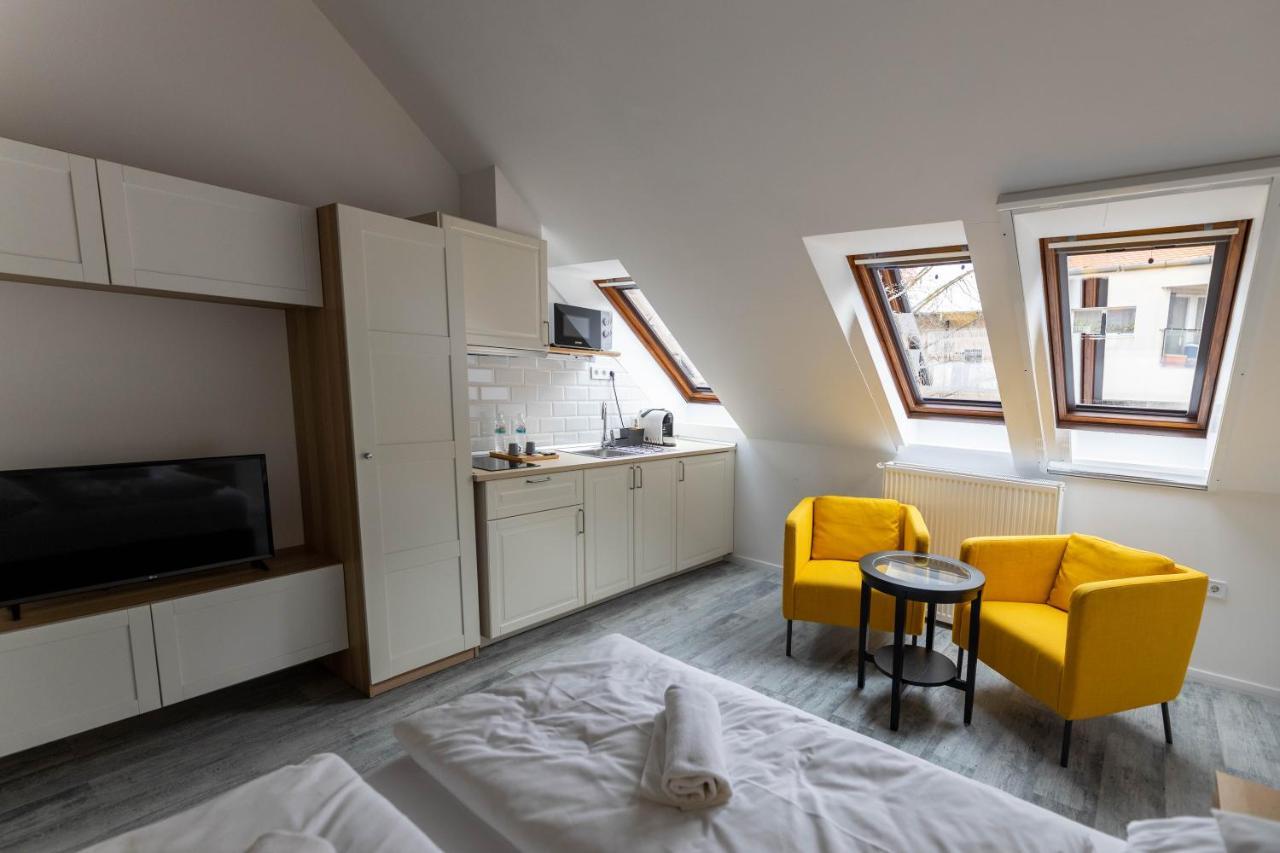 Roomstore Studio Apartments เอ็กเกอร์ ภายนอก รูปภาพ