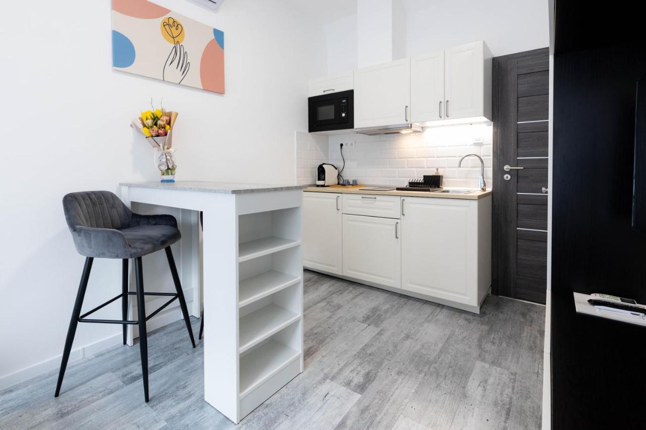 Roomstore Studio Apartments เอ็กเกอร์ ภายนอก รูปภาพ